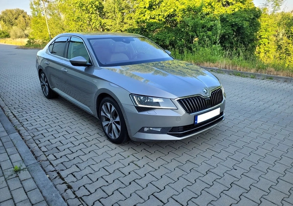 Skoda Superb cena 68000 przebieg: 268000, rok produkcji 2015 z Cieszyn małe 781